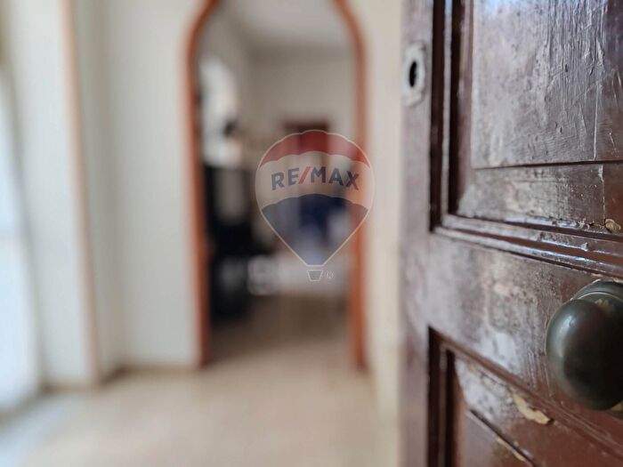 Appartamento con 6 locali in vendita in Via Salvator Rosa, Napoli