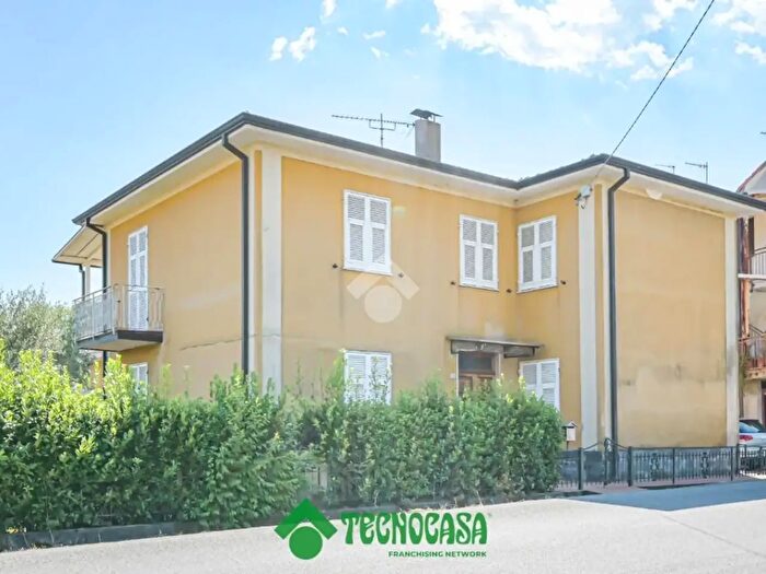 Casa quadrilocale in vendita in Via Genova, Follo