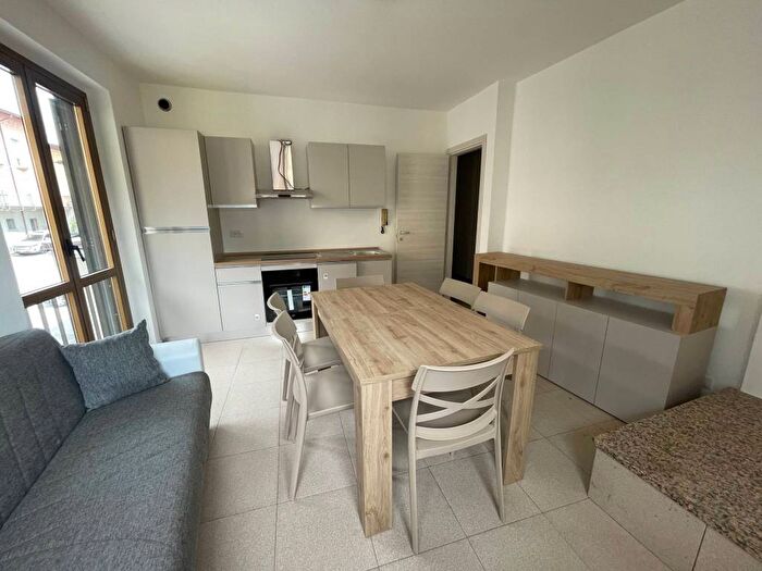 Appartamento trilocale in affitto in Via Giuseppe Mazzini, Cesana Brianza