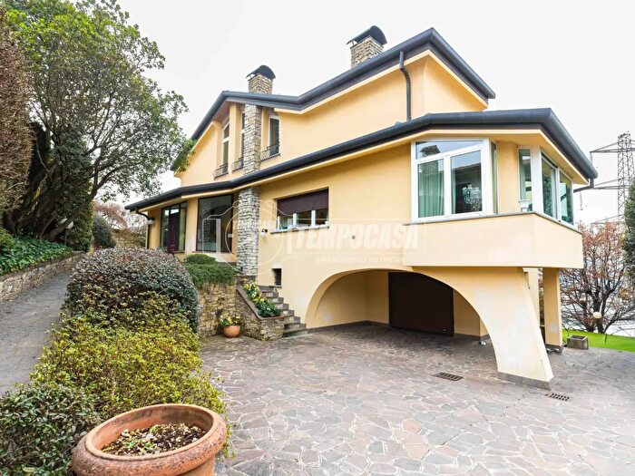 Casa con 6 locali in vendita in Via al Trescano, Oggiono