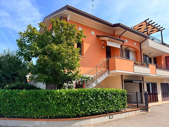 Casa quadrilocale in vendita in Via Santa Cristina, Rimini