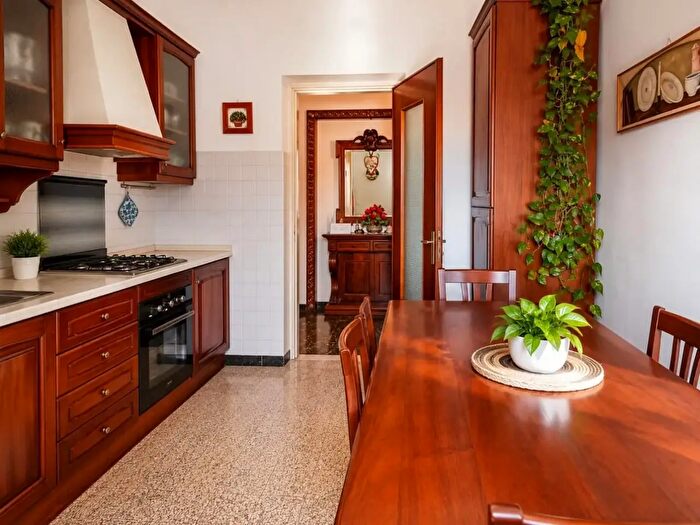 Appartamento con 8 locali in vendita in Arcola