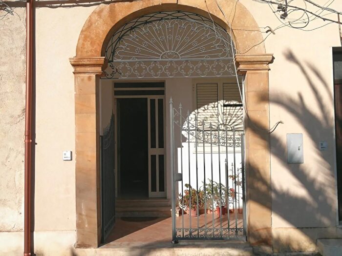 Appartamento con 5 locali in vendita in Viale Roma Castelvetrano, Castelvetrano