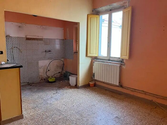 Casa con 5 locali in vendita in Cascina