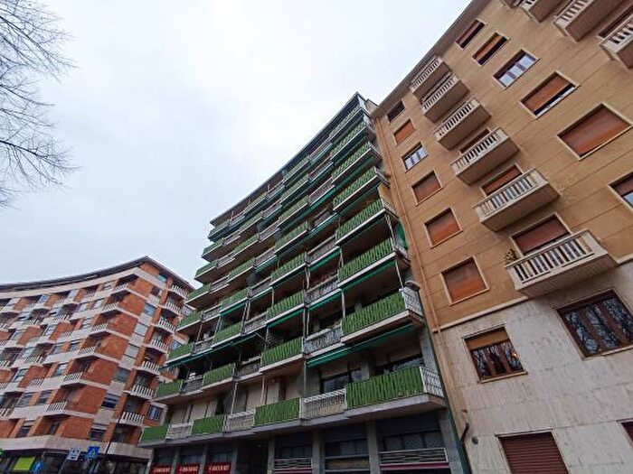 Appartamento con 6 locali in vendita in Piazza Adriano, Torino