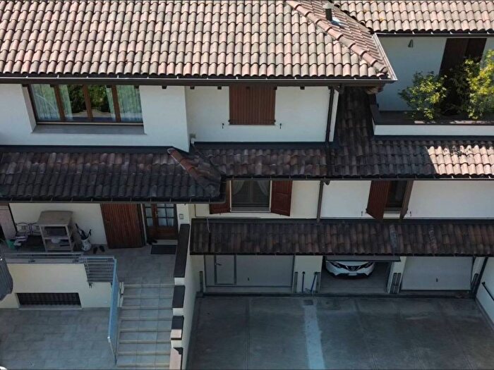 Appartamento con 5 locali in vendita in Via Pavarello, Castelnuovo Rangone