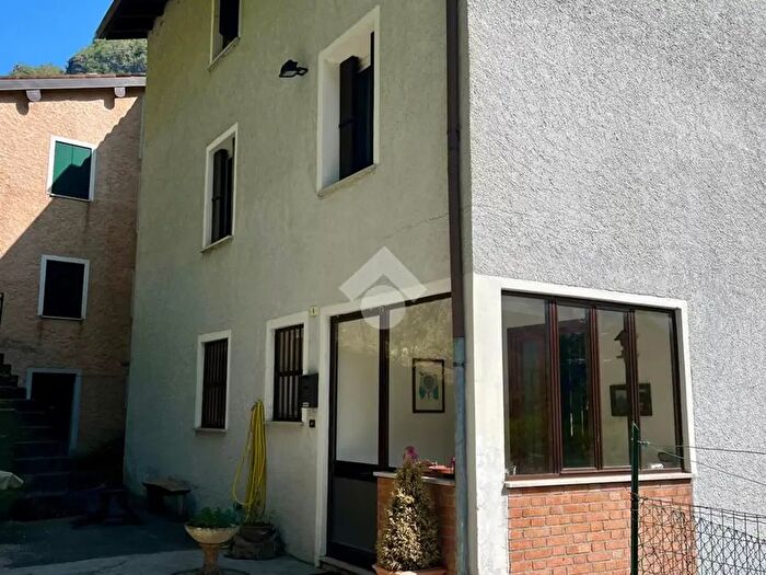 Casa con 5 locali in vendita in Via Pieretti, Valbrenta