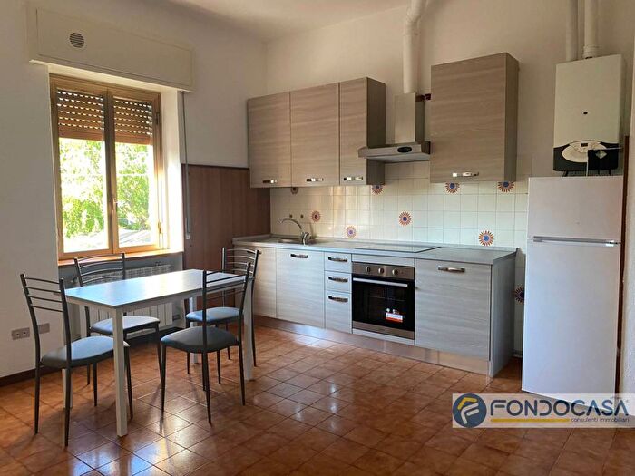 Appartamento trilocale in affitto in via De Sancits, Barlassina