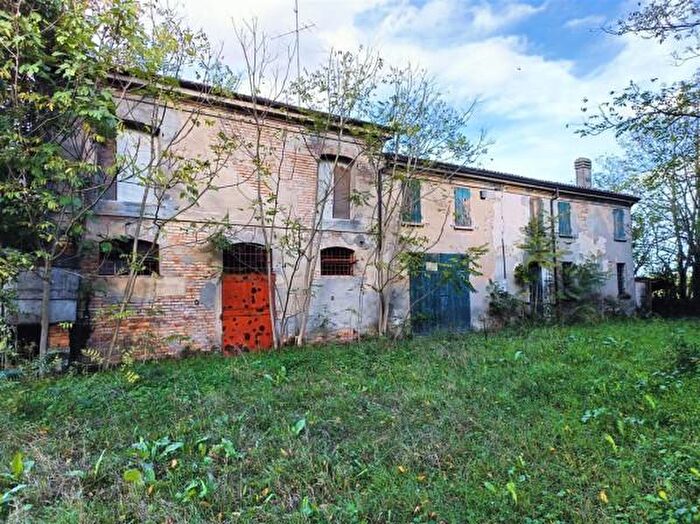 Casa con 6 locali in vendita in Via Piratello, Lugo