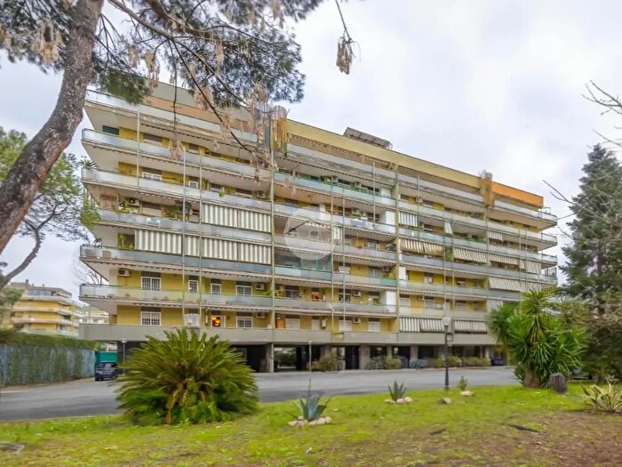 Appartamento quadrilocale in vendita in Via Casal Tidei, Roma