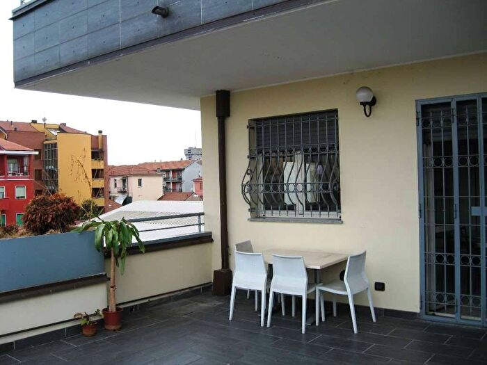 Appartamento trilocale in affitto in Via Fracastoro, Ponte Nuovo, Milano