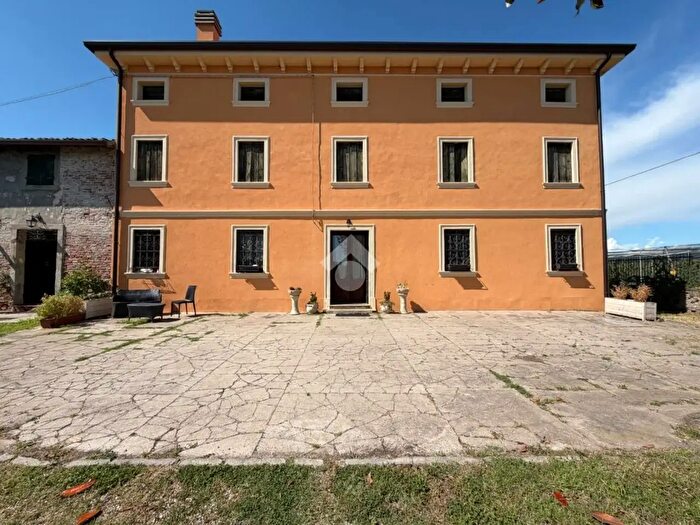 Casa con 15 locali in vendita in Via Boccare, Casaleone