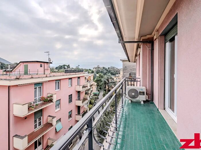 Appartamento con 5 locali in vendita in Via Angelo Carrara, Genova