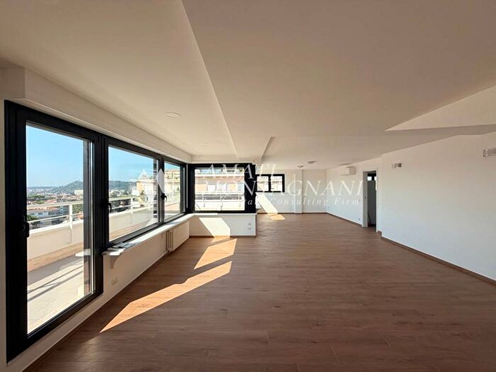 Appartamento con 5 locali in affitto in Piazza Stefano Jacini, Vigna Clara Vigna Stelluti, Roma