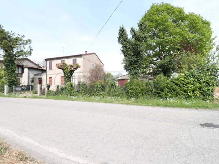 Casa con 6 locali in vendita in Bondeno