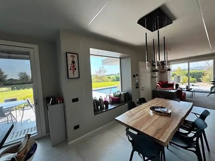 Casa con 8 locali in vendita in Parma