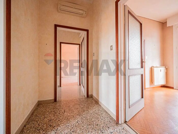 Appartamento trilocale in vendita in Via Divisione Acqui, Mantova