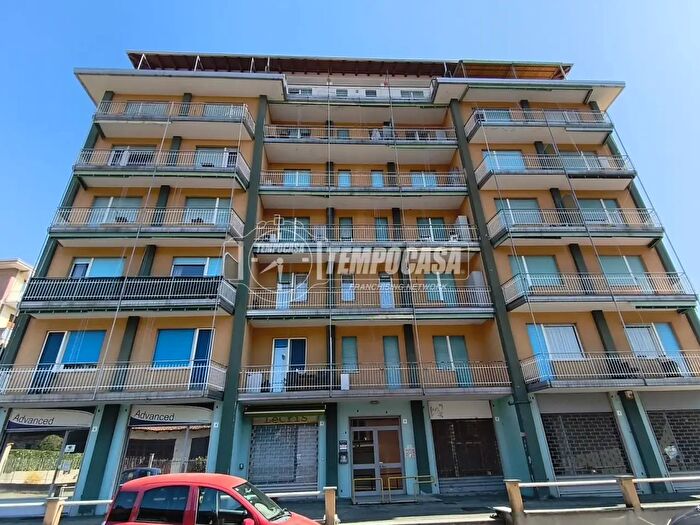 Appartamento trilocale in vendita in Via Lorenzo Cucco, Biella