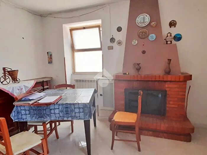 Casa bilocale in vendita in Via Vicinale Casette, Fumone