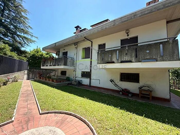 Casa con 10 locali in vendita in Via delle Begonie, Ascoli Piceno