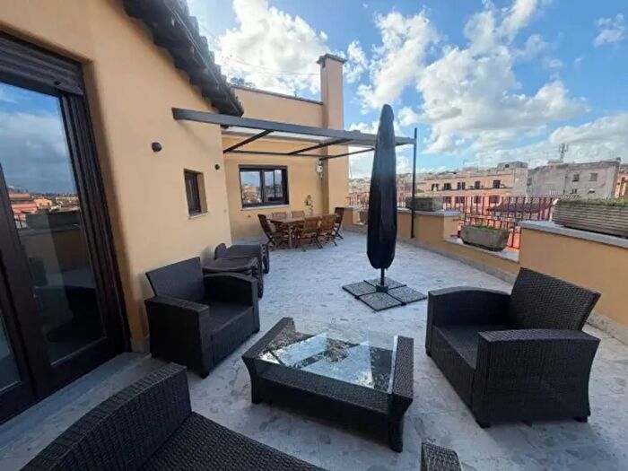 Appartamento con 5 locali in affitto in Via Ripense, Roma