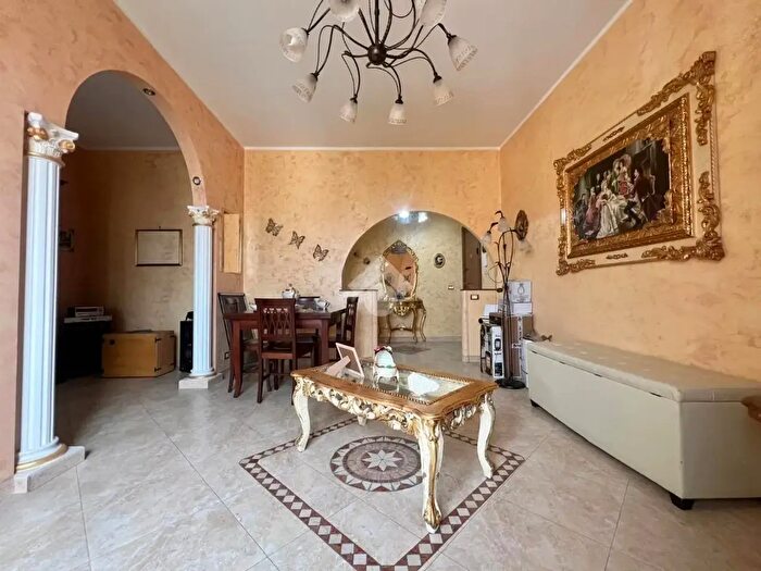 Appartamento con 5 locali in vendita in Passaggio De Felice Giuffrida, Palermo