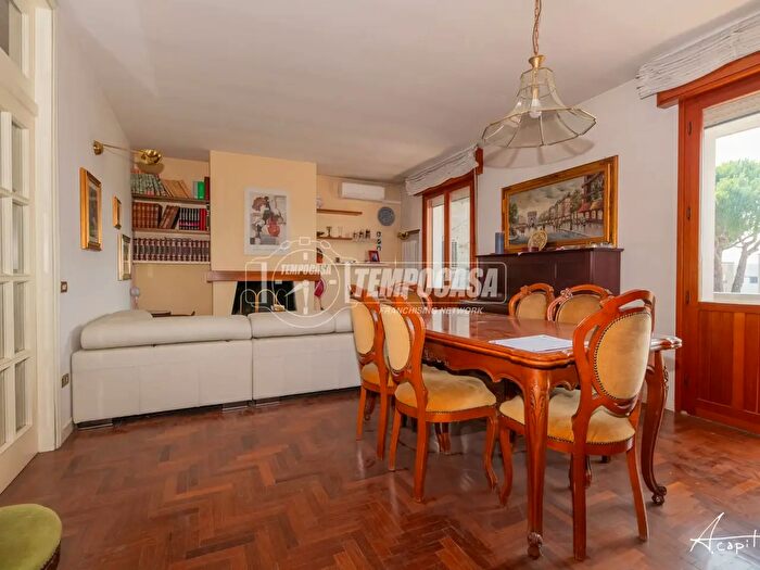 Appartamento quadrilocale in vendita in Via Luigi Longo, Cesena