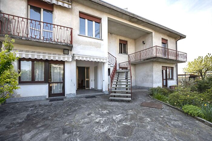 Casa con 10 locali in vendita in Via della Cantara, Carnago