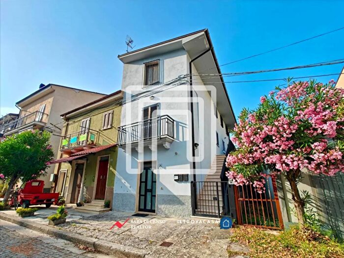 Casa con 7 locali in vendita in Via Giuseppe Mazzini, Raiano