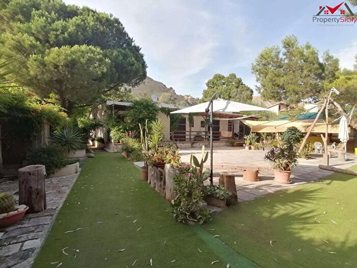 Casa con 8 locali in vendita in Eraclea Minoa, Cattolica Eraclea