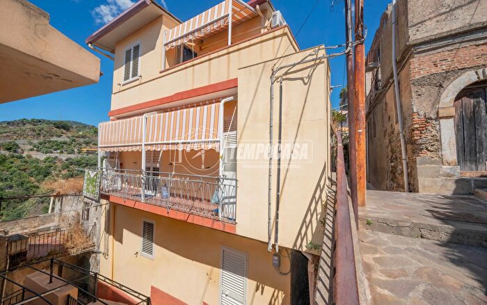 Appartamento trilocale in vendita in Via Francesco Baracca, Scaletta Zanclea