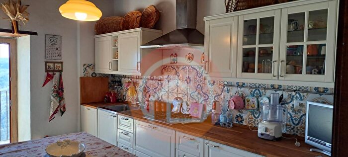 Casa con 10 locali in vendita in Via del Borghetto, Gallicano