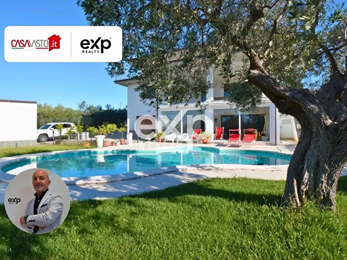 Casa con 8 locali in vendita in Torino Di Sangro