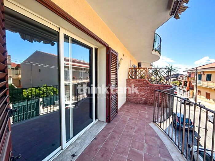 Appartamento quadrilocale in vendita in Via Sciarelli Snc, Aci Castello