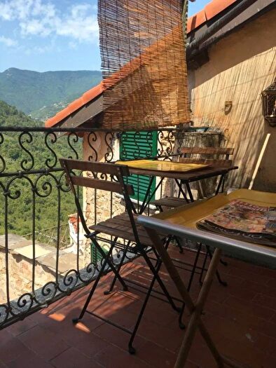 Appartamento trilocale in vendita in Via Santo Stefano, Castel Vittorio