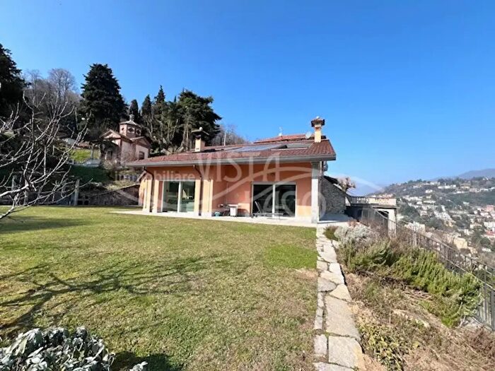 Appartamento trilocale in affitto in Via Imbonati, Como