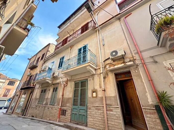 Casa con 16 locali in vendita in Partinico Via Bongiorno, Partinico