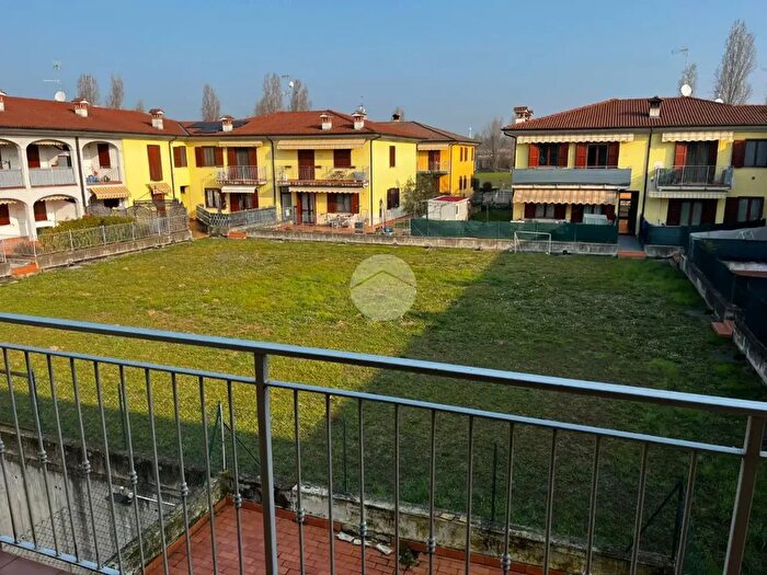 Appartamento trilocale in vendita in Via Zanardelli, Capriano Del Colle