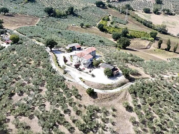 Casa con 9 locali in vendita in Montepennino, Montefalco