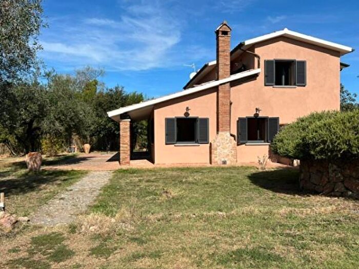 Casa con 6 locali in vendita in Strada del Pantano, Pitigliano