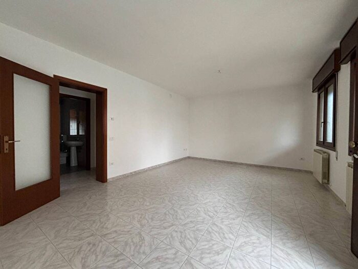 Appartamento trilocale in affitto in Via Romea, Centro, Taglio di Po