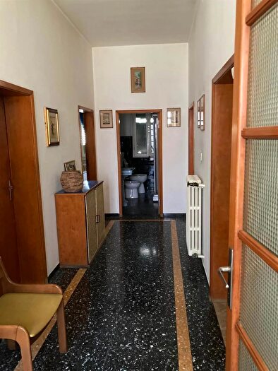 Casa con 6 locali in vendita in Fano, Fano