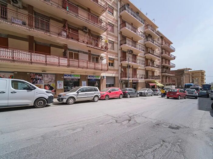 Appartamento trilocale in vendita in Via Contesse, Messina