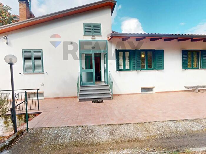 Casa quadrilocale in vendita in Strada Comunale Macereto Basso, Panicale