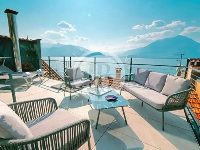 Casa con 6 locali in vendita in Varenna