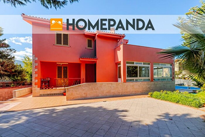 Casa con 6 locali in vendita in Via Usignolo, Carini