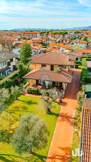 Casa con 13 locali in affitto in Forte Dei Marmi