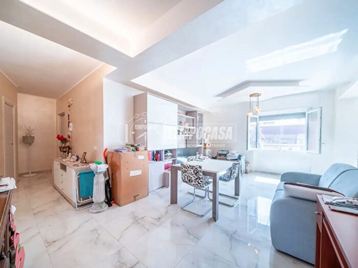 Appartamento trilocale in vendita in Piazza dei Consoli, Roma