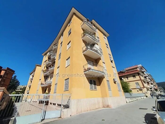 Appartamento quadrilocale in vendita in Via Fratelli Correra, Caserta