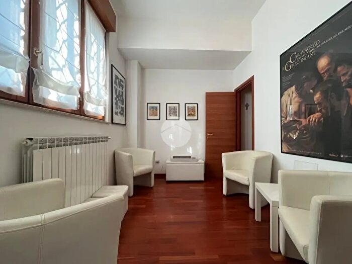 Appartamento trilocale in vendita in Via Gramsci, Monterotondo